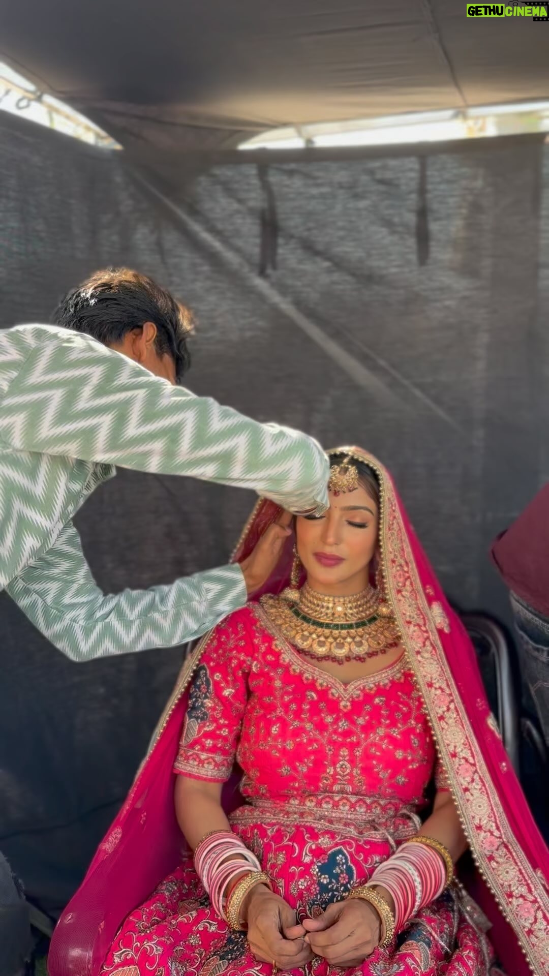 Vaibhavi Joshi Instagram - My soul sings along to the rhythm of life 💕 #bts #behindthescene #hairstylist #makeup #hairfashion #style #fashion #shoot #behindthechair #love #passion #réel #reelvideo #reelinstagram #reelindia #bride #indianbride #actresslife #soul #singing #life #vaibhavijoshi #relaxing #instagram #instagood #mood #goodvibes #goodnight #punjabisongs #comingsoon @kdeephairstylist_ @laddi_makeover_gill