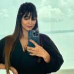 Vaibhavi Joshi Instagram - The mirror reflects my light 💋 #selfie #mirrorselfie #selflove #black #love #passion #sunday #instagram #instagood #instafashion #instamood #sundayvibes #goa #naturalbeauty #lover #goodevening #mood #explore #more 🌹