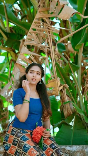 Vaishali Raj Instagram - Love that last one☺️😉
.
.
.
.
Shot by @ganesh_b_parugani 
Hair @vicky_hairstylist_official 

#vaishaliraj #love #tamil #voice #surya