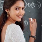 Vaishali Raj Instagram – This is specially for my #mastaaru 🙈💙…
.
.
Shot by @ganesh_b_parugani 
Hair by @vicky_hairstylist_official 
Styling @konasfashion 
Blouse @pns_collections_madhuri 

#mastaarumastaaru #sir #mylove #dhanush #tamil #love #vaathi #sirmovie #reelsinstagram #instagood #trending