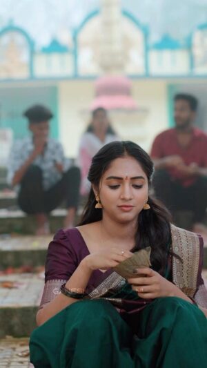 Vaishali Raj Instagram - Real me 🤷🏻‍♀️😁😁
Sometimes we all need accept it😂
.
.
.
.
#temple #love #saree #prasadam #lovers #instagramreels #reelsinstagram #trending