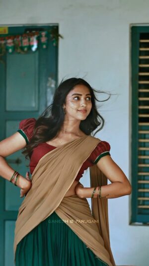 Vaishali Raj Instagram - Vintaga nanne nenu marichitine 🙈
.
.
.
.
Shot by @ganesh_b_parugani 
Hair @vicky_hairstylist_official 

#love #this #song #dance #kuchipudi #instgram #village #lover #mahasamudram #aditiraohydari #weekend #vibe #vaishliraj