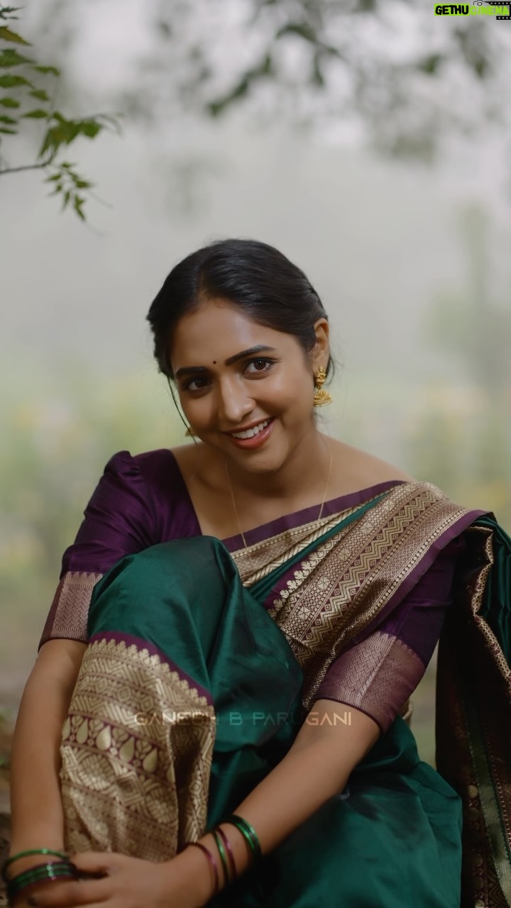 Vaishali Raj Instagram - ❤️ . . . . . #telugusongs #old #hits #love #for #saree #green #traditional #winter #mornings #prema #love #ilayaraja #evergreen #songs #instagram #reels #reelsinstagram #trending #vaishaliraj #telugu #actress #kannada #tamil