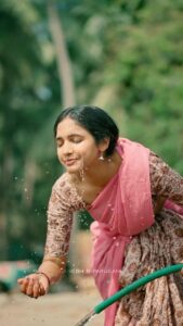 Vaishali Raj Instagram - #singarasiriye 🌸 . . . . Shot by @ganesh_b_parugani Hair by @vicky_hairstylist_official . . . . #love #for #this #song #kantara #kannada #traditional #vibes #nature #lovers #vijayprakash #voice #❤️ #vaishaliraj