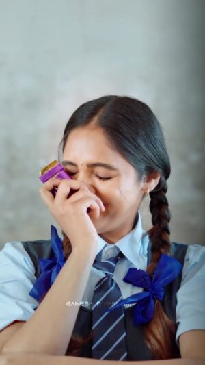 Vaishali Raj Instagram - Love for school days 💗
.
.
.
.
Shot by @ganesh_b_parugani 
Hair @vicky_hairstylist_official 

#school #days #throwback #96 #movie #lover #bgm #kaathalekaathale #insta #reels #schoollife