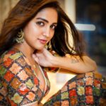 Vaishali Raj Instagram - Your eyes are portals to another place, full of magic & mystery🧡 . . Click @snfotography_official Hair @vicky_hairstylist_official Outfit @pns_collections_madhuri