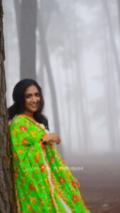 Vaishali Raj Instagram - 💚 Neeto needayi payaninchani 🫶🏻 . . . . . Shot @ganesh_b_parugani Outfit @duta_couture #janaki #cheli #love #nature #morning #happy #smile #feel #instgram #reels #reelsinstagram #trending