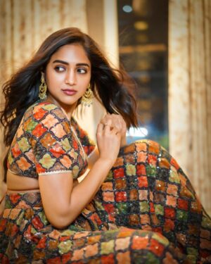 Vaishali Raj Instagram - Your eyes are portals to another place, full of magic & mystery🧡
.
.
Click @snfotography_official 
Hair @vicky_hairstylist_official
Outfit @pns_collections_madhuri