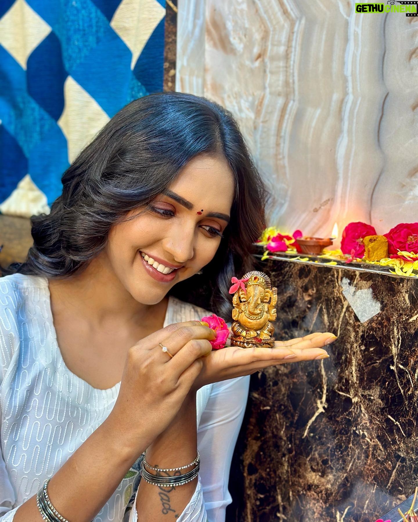 Vaishali Raj Instagram - My lil #ganesha π«Άπ» is on next pic π Ganapathi Bappa moriyaa may lord Ganesha bless you all with more #happiness #prosperity #health wishing everyone happy Ganesh Chathurthi
