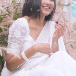 Vaishali Raj Instagram - Most addicted song in recent time🤍 . . . Makeup @makeupbyramakrishna Hair @vicky_hairstylist_official Outfit @gummadidalashashi.label Shot by @sandeepgudalaphotography #evelalo #love #white