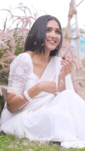 Vaishali Raj Instagram - Most addicted song in recent time🤍 . . . Makeup @makeupbyramakrishna Hair @vicky_hairstylist_official Outfit @gummadidalashashi.label Shot by @sandeepgudalaphotography #evelalo #love #white