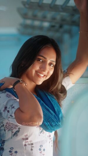 Vaishali Raj Instagram - 💙 song on loop 🙇🏻‍♀️
.
.
.
.
Outfit @pns_collections_madhuri 
#chinna #love #music #on #repeat #instadaily #trending #reels