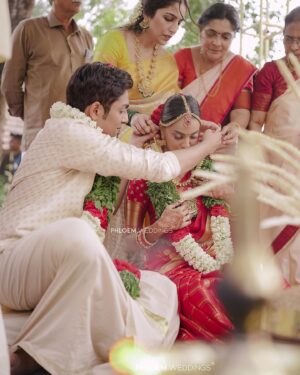 Vaishnavi Venugopal Instagram - Shot by @phloem.weddings 
Event @bariseventco 
HMU @aishwaryakarayilofficial 
Styled @styledbyzoya_ 
Draping @kp_thesareedrapist 
Blouse @prismdesigns_kottayam 
Groom’s mua & styling @soorajskofficial