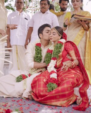 Vaishnavi Venugopal Instagram - Shot by @phloem.weddings 
Event @bariseventco 
HMU @aishwaryakarayilofficial 
Styled @styledbyzoya_ 
Draping @kp_thesareedrapist 
Blouse @prismdesigns_kottayam 
Groom’s mua & styling @soorajskofficial
