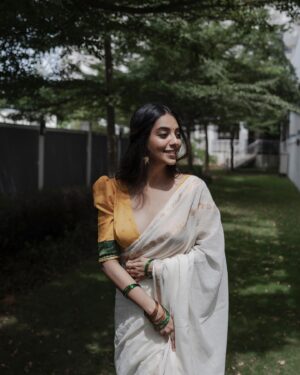 Vaishnavi Venugopal Instagram - Basking in the golden hues of Onam! 🌼
Shot by : @l1mesoda 
Outfit : @assyadesigner 
HMU : @slaywithvs