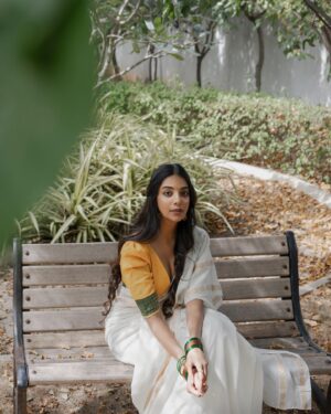 Vaishnavi Venugopal Instagram - Basking in the golden hues of Onam! 🌼
Shot by : @l1mesoda 
Outfit : @assyadesigner 
HMU : @slaywithvs