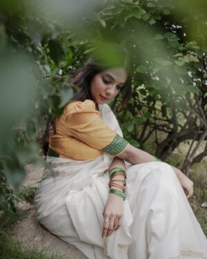 Vaishnavi Venugopal Instagram - Basking in the golden hues of Onam! 🌼
Shot by : @l1mesoda 
Outfit : @assyadesigner 
HMU : @slaywithvs