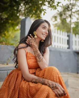 Vaishnavi Venugopal Instagram - Mua : @janvimakeovers__ 
Mehendi : @shabnam_mehendi_kochi 
📸 : @phloem.weddings