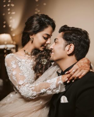 Vaishnavi Venugopal Instagram - When the photographer said ‘Get romantic’, we took it to heart and cringed like there’s no tomorrow! 😬

Photography & Event @raldiawedding 
Outfit @t.and.msignature 
Jewellery @m.o.dsignature 
HMU @roshnistvm 
Groom’s HMU & Outfit @soorajskofficial