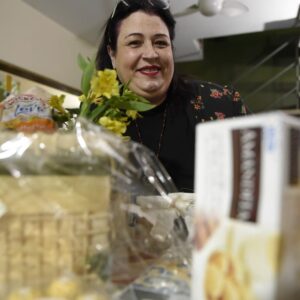 Valéria Sandalo Instagram - .
.
Tudo o que vem acompanhado de flores torna o dia melhor! Ainda mais está cesta de café da manhã da @interflores , que veio recheada de delícias, com canecas personalizadas (LINDAAAASSS!) e um buquê solar de girassois!!! Pra lá de especial!!! 
.
.
Fotos: Gabriel Trevisan @gabrieltrevisan 
.
.
#valériasândalo #valeriasandalo #valériasandalo #valeriasândalo 
#cestas #cafédamanhã #buquês #flores #girassol #matinais #delicadeza #canecaspersonalizadas
#cestasdecafédamanhã #cestaparaocasal #buquêsolar