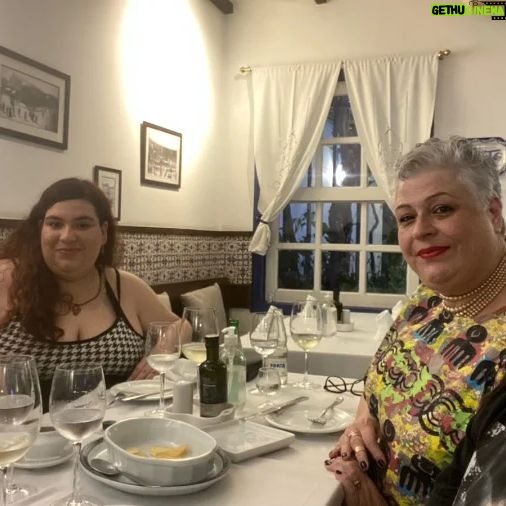 Valéria Sandalo Instagram - Comemoração de 56 anos! . . Comendo comida portuguesa em homenagem à ascendência! . . #valériasândalo #valeriasandalo #valériasandalo #valeriasândalo #aniversário #comidaportuguesa #jantaremfamilia #bacalhau