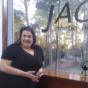 Valéria Sandalo Instagram - É daqui a pouco a minha primeira live!!! Passei a tarde me emperequetando toda no @jachairvilaromana: pedicure, manicure, cabelo, maquiagem, tudo pra não espantar ninguém, então apareçam aqui às 19 horas!!! Beijão!!!
GENTE, PRA QUEM PERDEU, A LIVE ESTÁ NO PERFIL DO @heltoncarvalhooficial!