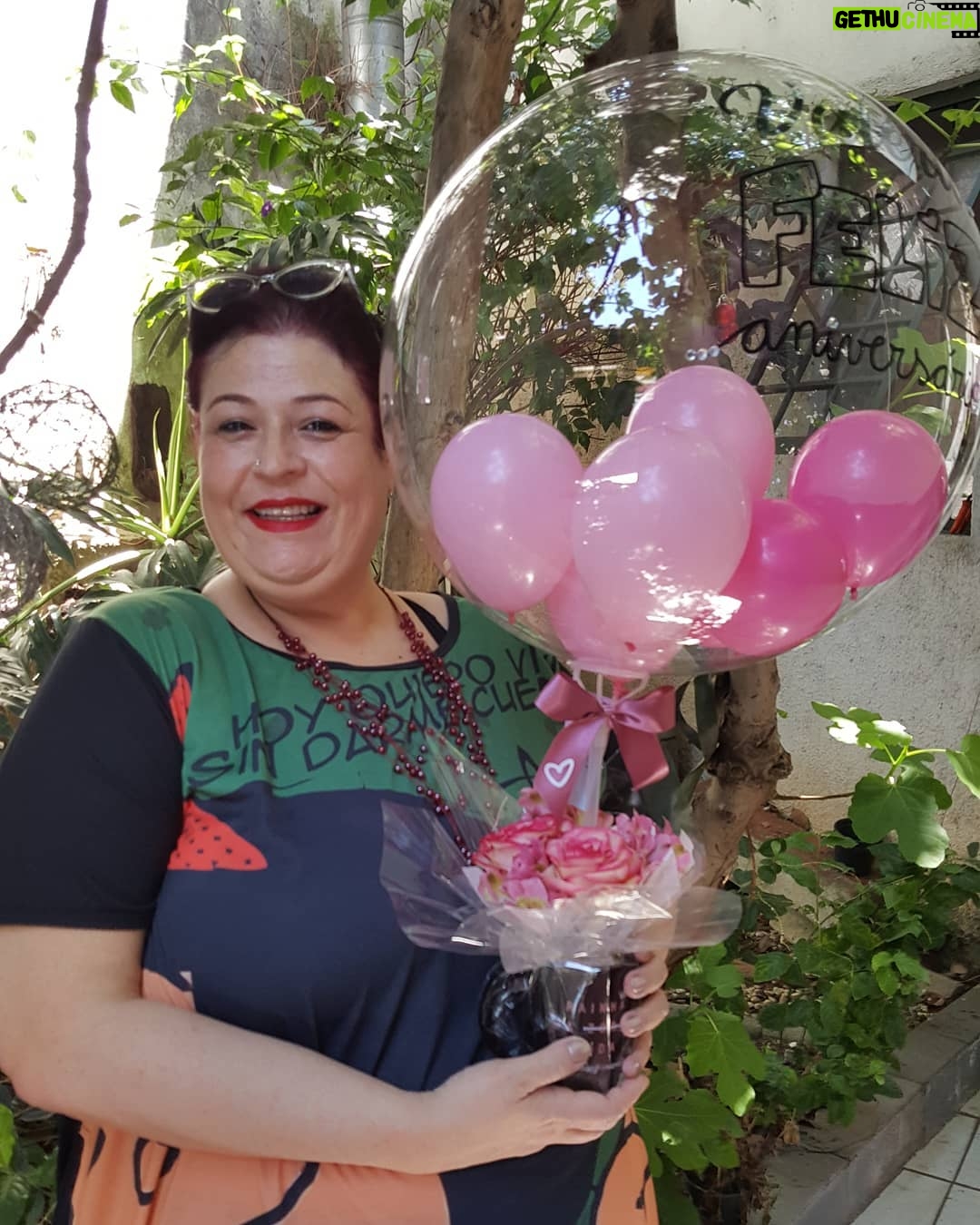Valéria Sandalo - 520 Likes - .
Há exatos 53 anos nascia esta belezinha que vos escreve... viva a vida!!!!! Adoro fazer aniversário!!!
.
.
Ganhei este mimo feito pela @pri_pri_rodrigues da @_amor_e_cor_ e fiquei felizona!!! Obrigada pelo carinho!!!
.
.
#valériasândalo #valeriasandalo #valériasandalo #valeriasândalo #aniversário #53anos #escorpiana #presente #flores #cestas #balão #delicadezas #encantamento