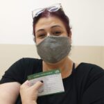 Valéria Sandalo Instagram - VACINADA CONTRA A COVID, COM A GRAÇA DE DEUS E DOS CIENTISTAS, MÉDICOS, ENFERMEIROS, ATENDENTES E DEMAIS PROFISSIONAIS DA SAÚDE!!!! . . Estou TÃÃÃO emocionada e feliz!!! Dei vexame na hora da vacina, caí no choro de emoção!!! VACINA, SIM!!! . . #valériasândalo #valeriasandalo #valériasandalo #valeriasândalo #vacinasim #vivaosus #saudeatodos #vivaaciência