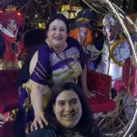 Valéria Sandalo Instagram - . Eu sempre adorei a história da Alice no País das Maravilhas, inclusive já tive a oportunidade de fazer a Rainha de Copas há muitos anos em um evento e gritar CORRRTEM-LHE A CABEEEÇA!!! Hahahahahahahahahah! . . Aí o pessoal da @ciacambaio me chamou pra assistir aos espetáculos que estão fazendo no @cine.auto , em frente ao shopping Anália Franco, e a gente pode ver de dentro do carro porque o que eles fazem no palco sai no telão na mesma hora! É muito legal e um jeito descolado de a gente continuar vendo teatro em tempos de quarentena! . . Até o começo de novembro serão vários espetáculos. Passa pro lado pra conhecer a programação! . . #valériasândalo #valeriasandalo #valériasandalo #valeriasândalo #alicenopaísdasmaravilhas #alice #teatro #teatronotelão #teatroprafamília #teatronocarro #teatronaquarentena #váaoteatro #amoteatro #aarteresgata #teatroécultura #lewiscarroll