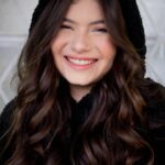 Valenthina Rodarte Instagram - Aquele sorriso que só @invisalignbrasil e @drajulianaromanelli são capazes de proporcionar Sim apaixonada pelo resultado Produção incrível das maravilhosas @fotografa.priferreira @danny_anjos @adrianaxcardosoo Foto @fotografa.priferreira Make/hair @danny_anjos Look @bugudum @gmybrand #invisalign #invisaling #invisalingdoctor #saudeebemestar #saudebucal #produção #diaincrivel #gratidão#deusnocomandosempre #deusébomotempotodo