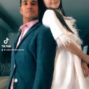 Valenthina Rodarte Instagram - Papai, hoje é o seu dia, dia 16: data da estrela, data de um ariano forte e guerreiro, data de um homem incrível, data de uma inspiração, data de um pai maravilhoso, sua data. 
Que você continue levando sua luz onde quer que vá. Você é alegria, alto-astral, diversão, bons momentos.
Obrigada por fazer parte das nossas vidas e nos contagiar diariamente com sua energia. Obrigada por sempre cuidar e zelar por nós. Obrigada por fazer de nossos dias melhores.
Você é nosso influencer favorito, nosso cavaleiro favorito, nosso ciclista favorito e pintor favorito (entendedores entenderão kkkk). Você é um pai, vovô e esposo maravilhoso que amamos 
e  agradecemos diariamente a Deus por ter te colocado em nossas vidas .
Amo passear com você, gravar vídeos com você (o melhor Tik Toker do mundo kkkkk) e praticar esporte com você (mesmo eu não sendo a melhor pessoa para isso kkkkk)
Te amamos. Te amamos pelo que você é, te amamos pela sua essência, te amamos pelos seus valores, te amamos por você ser um exemplo. Um exemplo de homem, de integridade, de gentileza, de auto astral, de ser humano.
Te amamos muito e saiba que vamos sempre estar com você, vibrando, torcendo pelas suas conquistas, te dando apoio, suporte, sendo suas maiores fãs e sua família para todas as horas..
#pai #aniversario #amor❤ #gratidão #familia #deusnocontrole #deusébomotempotodo #teamo#homenagem