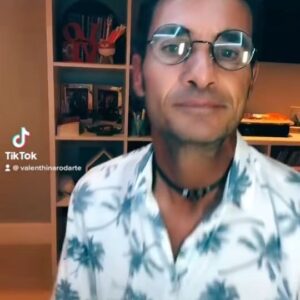 Valenthina Rodarte Instagram - Papai, hoje é o seu dia, dia 16: data da estrela, data de um ariano forte e guerreiro, data de um homem incrível, data de uma inspiração, data de um pai maravilhoso, sua data. 
Que você continue levando sua luz onde quer que vá. Você é alegria, alto-astral, diversão, bons momentos.
Obrigada por fazer parte das nossas vidas e nos contagiar diariamente com sua energia. Obrigada por sempre cuidar e zelar por nós. Obrigada por fazer de nossos dias melhores.
Você é nosso influencer favorito, nosso cavaleiro favorito, nosso ciclista favorito e pintor favorito (entendedores entenderão kkkk). Você é um pai, vovô e esposo maravilhoso que amamos 
e  agradecemos diariamente a Deus por ter te colocado em nossas vidas .
Amo passear com você, gravar vídeos com você (o melhor Tik Toker do mundo kkkkk) e praticar esporte com você (mesmo eu não sendo a melhor pessoa para isso kkkkk)
Te amamos. Te amamos pelo que você é, te amamos pela sua essência, te amamos pelos seus valores, te amamos por você ser um exemplo. Um exemplo de homem, de integridade, de gentileza, de auto astral, de ser humano.
Te amamos muito e saiba que vamos sempre estar com você, vibrando, torcendo pelas suas conquistas, te dando apoio, suporte, sendo suas maiores fãs e sua família para todas as horas..
#pai #aniversario #amor❤ #gratidão #familia #deusnocontrole #deusébomotempotodo #teamo#homenagem