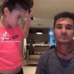 Valenthina Rodarte Instagram - Papai, hoje é o seu dia, dia 16: data da estrela, data de um ariano forte e guerreiro, data de um homem incrível, data de uma inspiração, data de um pai maravilhoso, sua data. Que você continue levando sua luz onde quer que vá. Você é alegria, alto-astral, diversão, bons momentos. Obrigada por fazer parte das nossas vidas e nos contagiar diariamente com sua energia. Obrigada por sempre cuidar e zelar por nós. Obrigada por fazer de nossos dias melhores. Você é nosso influencer favorito, nosso cavaleiro favorito, nosso ciclista favorito e pintor favorito (entendedores entenderão kkkk). Você é um pai, vovô e esposo maravilhoso que amamos e agradecemos diariamente a Deus por ter te colocado em nossas vidas . Amo passear com você, gravar vídeos com você (o melhor Tik Toker do mundo kkkkk) e praticar esporte com você (mesmo eu não sendo a melhor pessoa para isso kkkkk) Te amamos. Te amamos pelo que você é, te amamos pela sua essência, te amamos pelos seus valores, te amamos por você ser um exemplo. Um exemplo de homem, de integridade, de gentileza, de auto astral, de ser humano. Te amamos muito e saiba que vamos sempre estar com você, vibrando, torcendo pelas suas conquistas, te dando apoio, suporte, sendo suas maiores fãs e sua família para todas as horas.. #pai #aniversario #amor❤ #gratidão #familia #deusnocontrole #deusébomotempotodo #teamo#homenagem