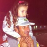 Valenthina Rodarte Instagram - Dia 16 oficialmente chegou. Ao badalar da meia noite nosso príncipe ficou mais velho de idade, mas ainda mais novo de coração, alma e essência. Ao badalar da meia noite tivemos mais um ano de confirmação de que você é o homem das nossas vidas e de quem temos muito muito muito orgulho Ao badalar da meia noite, o príncipe que me surpreendeu em um desfile, o pai que calçou meu sapatinho de cristal, a criança que me levou (e eu cuidei kakakak) em todos os shows, o tiktoker que me incentiva a fazer dancinhas, o dublador mais talentoso que os estúdios ainda não descobriram, o atleta que me inspira a cada dia (não que isso me motive a entrar no esporte kakak) e o homem que construiu essa família linda completou mais um ano de vida. Mais um ano de vida nos provando o quanto é especial, o quanto é importante para nós, o quanto nos inspira, o quanto nos orgulha e o quanto faz a diferença em nossas vidas Papai, parabéns por quem você é.Parabéns por sua garra e determinação. Parabéns pelo seu jeito de viver. Obrigada por nos mostrar um pouquinho da sua visão de mundo: esse mundo que todos queremos viver e que você tem a capacidade de enxergar diariamente. Obrigada por fazer o possível e impossível para nós ver feliz. Sei que se fosse possível você pegaria uma estrela do céu para nos dar, mas quero que você saiba que você já é a nossa estrela, que ilumina as nossas vidas. E que honra ver essa pessoa tão especial completar mais um ano de vida iluminando a vida das pessoas a sua volta, colocando um sorriso no rosto das pessoas que te encontram, motivando todos a sua volta e contagiando as pessoas com a sua energia Te amamos daqui até a lua à velocidade de Fábio, pq sei que nem a velocidade da luz é pario para as suas pedaladas. Te amamos 💓💓💓 @fabiorodarte16 #aniversario #felizaniversario #pai #principe #aventura #diversão #homenagem #deusnocomando #familia #amor