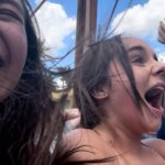 Valenthina Rodarte Instagram - 8 anos, de amizade, irmandade, cumplicidade, aventuras, companheirismo, viagens, sorrisos, histórias e momentos juntas. Há 8 anos, Deus me deu essa amiga irmã e hoje, 26 de janeiro de 2023 tenho a honra de estar com ela em seu 15o aniversário. Quem diria que uma rivalidade nas telinhas se tornaria essa amizade tão especial, de conexão e conversas por olhar ? Quem diria que uma fã estaria com sua ídola em alto mar vendo seu show e virando a noite com ela ? Quem diria ? Si, quebramos padrões, nos divertimos nos mínimos detalhes e vivemos momentos inesquecíveis juntas. Love you forever and ever ! Siiiii, a debutante mais linda do mundo, a amiga para todas as horas, a companheira do “tô dentro”, a viajante do “vamo junto ?”, a irmã do “eu te apoio” e a Sienna que só você sabe ser. Nesse novo ciclo que se inicia quero dizer que vou estar do seu lado sempre, te apoiando, vibrando, torcendo por suas conquistas e entrando nas suas maluquices kkkk Te desejo tudo de bom e de melhor. 15x mais sorrisos, 15x mais momentos, 15x mais histórias para contar, 15x mais conquistas, 15x mais realizações, 15x mais viagens. Que os anjinhos lhe guiem e lhe protejam sempre e que todos os seus sonhos se realizem. Que venham mais 15, 20, 30, 40, 1000 anos que possamos ter e registrar momentos juntas. Obrigada por aparecer na minha vida em 2016 e ser a amiga que muitos querem e eu tenho a honra de ter. Feliz aniversário para essa menina mulher que tenho tanto orgulho VOCÊ É ESPECIAL Te amo 🫶💓✨❤️🥰 #aniversario #15anos #amizade #união #aventuras #viagens #cumplicidade #momentos #amigairmã