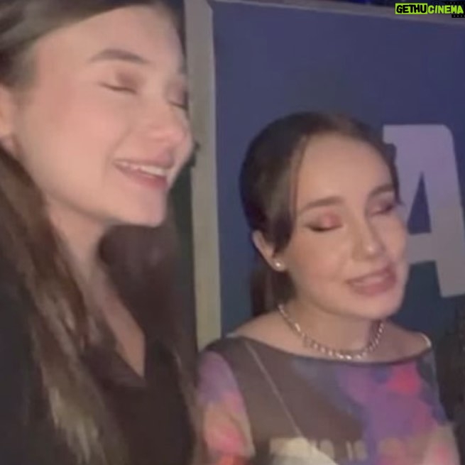 Valenthina Rodarte Instagram - Há 16 anos nasceu uma menina muito especial, divertida, maluquinha nas horas vagas, talentosa, e com um brilho sem igual. E eu não imaginava que um dia ela fosse se tornar a minha melhor amiga Siiiii omg 16 anossss!!! 16 anos espalhando amor e alegria por onde passa. 16 anos encantando todos a sua volta. 16 anos sendo a Sienna que todos nós amamos tanto E eu tive a honra de fazer parte de 8 deles, que para mim foram 8 anos de pura aventura kakakakak Todos os nossos momentos, risadas, sleepovers, viagens, aventuras, shows, confissões, músicas, vídeos e histórias duvidosas Obrigada por ser a amiga mais pé atrás mas a mais corajosa com relação a aventura. A pessoa que tá com medo, mas vai com medo mesmo, a pessoa que aceita minhas maluquices e me faz rir a cada segundo Ahhhhh Rockit 🎸🎧🎢, e não é que fomos na primeira cadeira mesmo ? O que dizer dos passeios de camelo pelo nordeste kakakak ? A tirolesa com o cambotriú, a virada de noite em alto mar, as horas nas filas da disney !!!!! Os gritos no barco viking do hopi hari, as corridas atrás de celulares perdidos nos parques e o passeio de mergulho com os peixinhos kakakka Obrigada por ser a amiga que me dá as melhores lembranças, momentos, risadas e vícios (positivos tá ?): HP ⚡️, Alexa e Katie 👯♀️, Julie and the Phantoms 💜👻, Jonas Brothers 🎸… Siii obrigadaaa por fazer parte da minha vida, por sempre estar ao meu lado, por sempre estar presente quando preciso de um SOS Saiba que você pode sempre contar comigo quado precisar de um ombro, um ouvido, um carinho ou um abraço Obrigada por ser o Ronny do meu Harry, a Alexa da minha Katie, a Flynn da minha Julie e a guitarra do meu Nick kakakak Obrigada por ser a minha irmã mais velha, a já madrinha dos meus filhos, e a filha dos meus pais (e o Caio também kakakak) Parabénsssss pelo dia de hoje é parabéns pelo que você é Love youuuu forever and ever #aniversario #amizade #irmã #amigairmã #familia #deus #deusnocomando