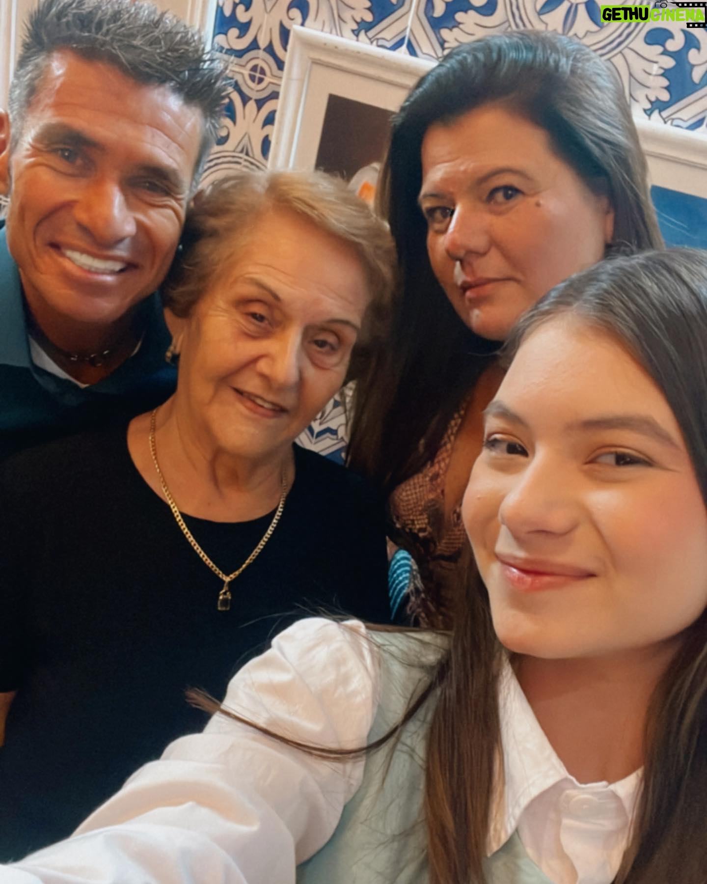 Valenthina Rodarte Instagram - Que o espírito natalino renove sua fé nas possibilidades infinitas que o futuro reserva #natal2023 #natal #renovação #family #deusnocomando