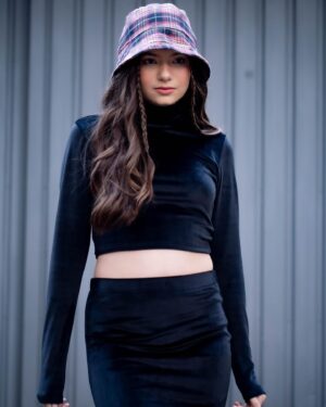 Valenthina Rodarte Instagram - Produção @danny_anjos 
Fotografia @fotografa.priferreira 
Look @vanillacreamoficial @bugudum 
#modafeminina #modateenmeninas #tendencia #deus #deusnocomando #deusébom