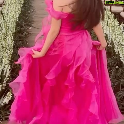 Valenthina Rodarte - 3.3K Likes - Sem palavras para descrever a perfeição do casamento de @andressaa.reboucas e @leonardomitri que dias inesquecíveis
Bolsa @danieladupas Look @arthurcaliman
Gratidão 🙏 @isadora_mansur @denisemariotto
#casamento #praia #itacare #txai #amor❤ #gratidao #deusnocomando