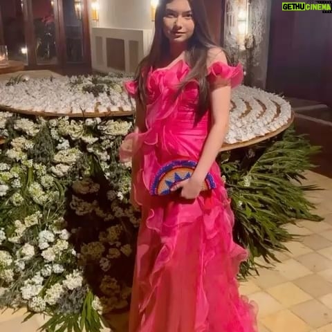 Valenthina Rodarte - 3.3K Likes - Sem palavras para descrever a perfeição do casamento de @andressaa.reboucas e @leonardomitri que dias inesquecíveis
Bolsa @danieladupas Look @arthurcaliman
Gratidão 🙏 @isadora_mansur @denisemariotto
#casamento #praia #itacare #txai #amor❤ #gratidao #deusnocomando
