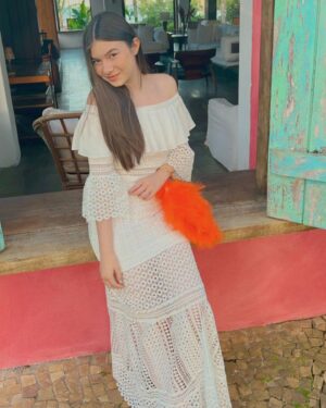 Valenthina Rodarte Instagram - Luau incrível de casamento de @leonardomitri e @andressaa.reboucas no @txairesorts e com benção da natureza 
Bolsa @danieladupas  Gratidão 🙏 @denisemariotto @isadora_mansur 
#casamento #praia #paraiso #txairesorts #lua #deusnocomando #gratidao