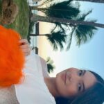 Valenthina Rodarte Instagram - Luau incrível de casamento de @leonardomitri e @andressaa.reboucas no @txairesorts e com benção da natureza Bolsa @danieladupas Gratidão 🙏 @denisemariotto @isadora_mansur #casamento #praia #paraiso #txairesorts #lua #deusnocomando #gratidao
