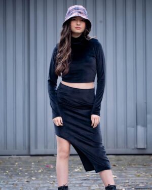 Valenthina Rodarte Instagram - Produção @danny_anjos 
Fotografia @fotografa.priferreira 
Look @vanillacreamoficial @bugudum 
#modafeminina #modateenmeninas #tendencia #deus #deusnocomando #deusébom