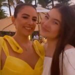 Valenthina Rodarte Instagram - Luau incrível de casamento de @leonardomitri e @andressaa.reboucas no @txairesorts e com benção da natureza Bolsa @danieladupas Gratidão 🙏 @denisemariotto @isadora_mansur #casamento #praia #paraiso #txairesorts #lua #deusnocomando #gratidao