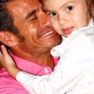 Valenthina Rodarte Instagram - Papai @fabiorodarte16 
Hoje é dia dos pais, mas a honra é minha por ser sua filha. Obrigada por fazer parte da minha vida, por ser esse homem tao especial e esse pintor de se admirar kkkkkk.
Obrigada por ser esse P-A-I, tão 
P-arceiro, A-moroso e I-ncrível, que sempre está comigo, vibrando pelas minhas conquistas, me incentivando e sendo esse pai babão que eu tanto amo. Obrigada por ser o pai do “let’s go simbora away”, que topa todas as minhas maluquices, aventuras, radicalidades, montanhas russas, bike, beach tennis e viagens.
Obrigada por ser o pai mais blogueiro do mundo, que vira ator, dublador, dançarino, influencer, modelo e tiktoker em frente às câmeras comigo.
Obrigada por ser esse pai tão criança, tão alegre e tão engraçado.  Obrigada por me fazer a filha mais feliz do mundo 
Feliz dia dos pais 
Te amo 🫶🫶🫶. #diadospais #diadoamigo #pai #gratidão #deusnocomando #deusédeus #deusnocomando #family