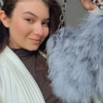 Valenthina Rodarte Instagram - Quem é completamente apaixonada por bolsa assim como eu ? Para cada look ,uma bolsa incrível e personalizada da @danieladupas Impossível escolher uma só. #bolsas #bolsadecroche #bolsapersonalizadas #bolsasfemininas #bolsapersonalizada #tendencia2022