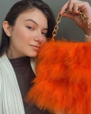 Valenthina Rodarte Instagram - Quem é completamente apaixonada por bolsa assim como eu ?
Para cada look ,uma bolsa incrível e personalizada da @danieladupas 
Impossível escolher uma só.
#bolsas #bolsadecroche #bolsapersonalizadas #bolsasfemininas #bolsapersonalizada #tendencia2022