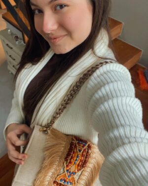 Valenthina Rodarte Instagram - Quem é completamente apaixonada por bolsa assim como eu ?
Para cada look ,uma bolsa incrível e personalizada da @danieladupas 
Impossível escolher uma só.
#bolsas #bolsadecroche #bolsapersonalizadas #bolsasfemininas #bolsapersonalizada #tendencia2022