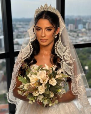 Valentina Feroz Instagram - Ainda tem muita foto desse dia especial que quero compartilhar com vocês. Dia da noiva 👰🤍
.
.
.
#bride #noiva #wedding #casamento