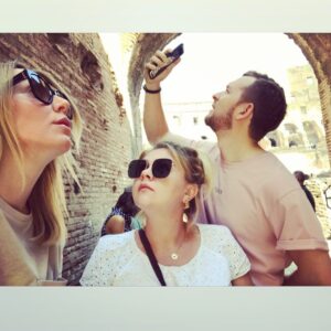 Valentina Mazunina Instagram - Карантин и изоляция кайф, балдёж, время на познание себя и саморазвитие!!!!👍А я немножко Ё-БО-БО))не могу уже балдеть и Йогой в удовольствие у меня не получается заниматься, хожу от холодильника до дивана)
Мы, чтобы окончательно не сойти с ума, решили перебраться куда нибудь за город на время самоизоляции и ищем дом!!! Если кто то сдаёт или знает, кто сдаёт, пожалуйста пишите в личку)))) будем очень очень благодарны!!!😘